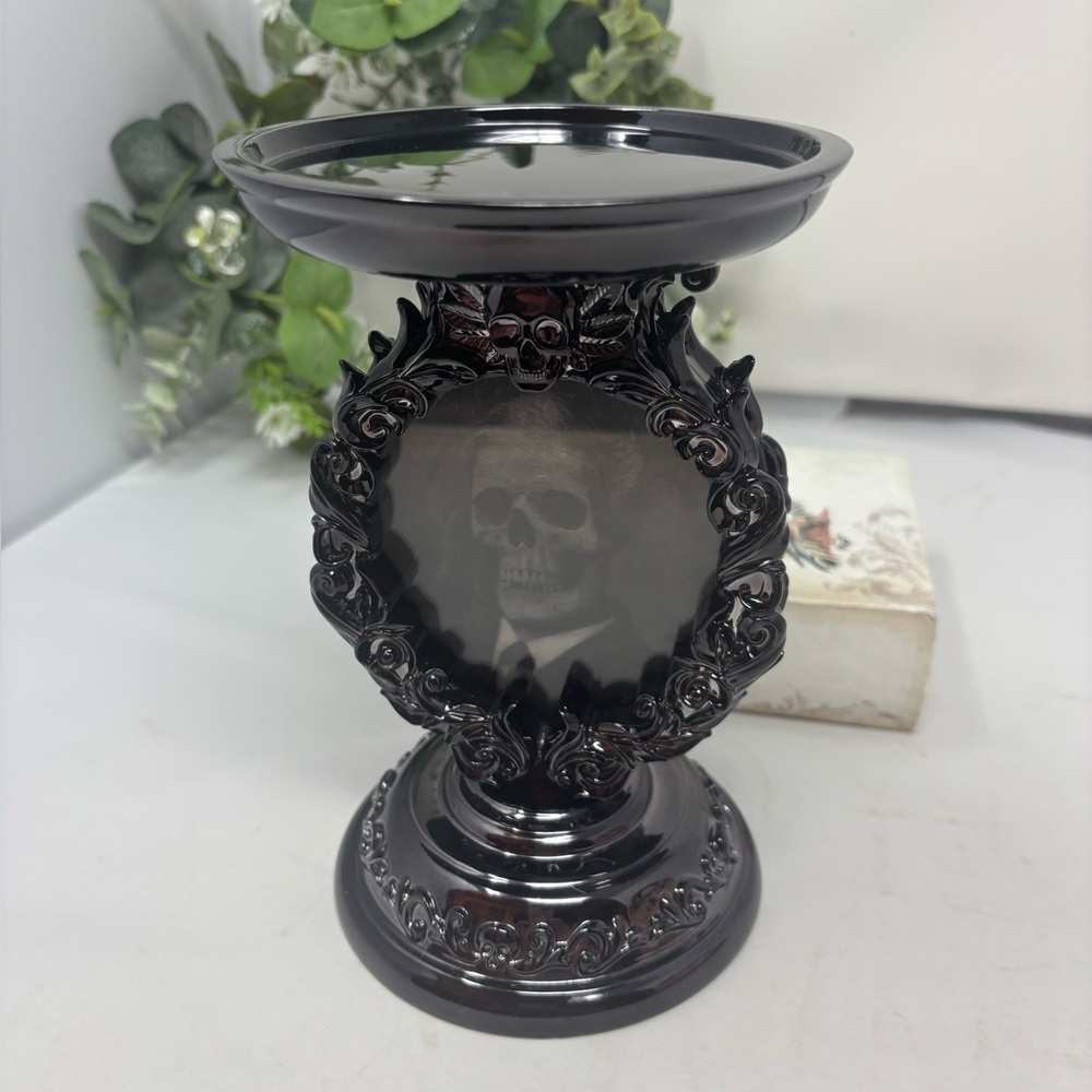 Bath and Body Works Halloween Holographic Portrait Skeleton Candle‎ Holder 2023